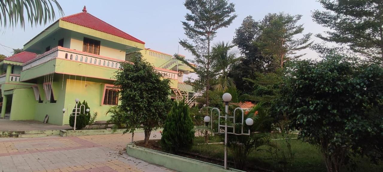 Vrundavan Home Stay And Village Resort Kevadia Kültér fotó