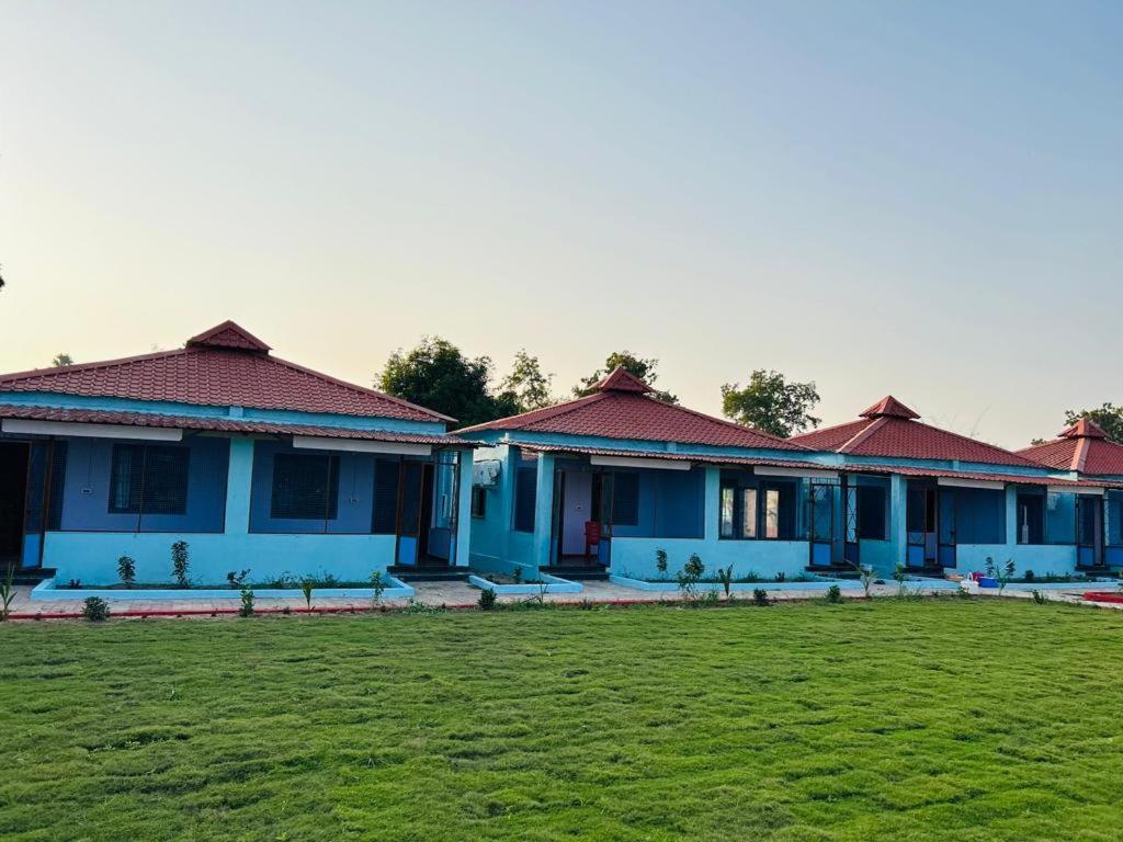 Vrundavan Home Stay And Village Resort Kevadia Kültér fotó
